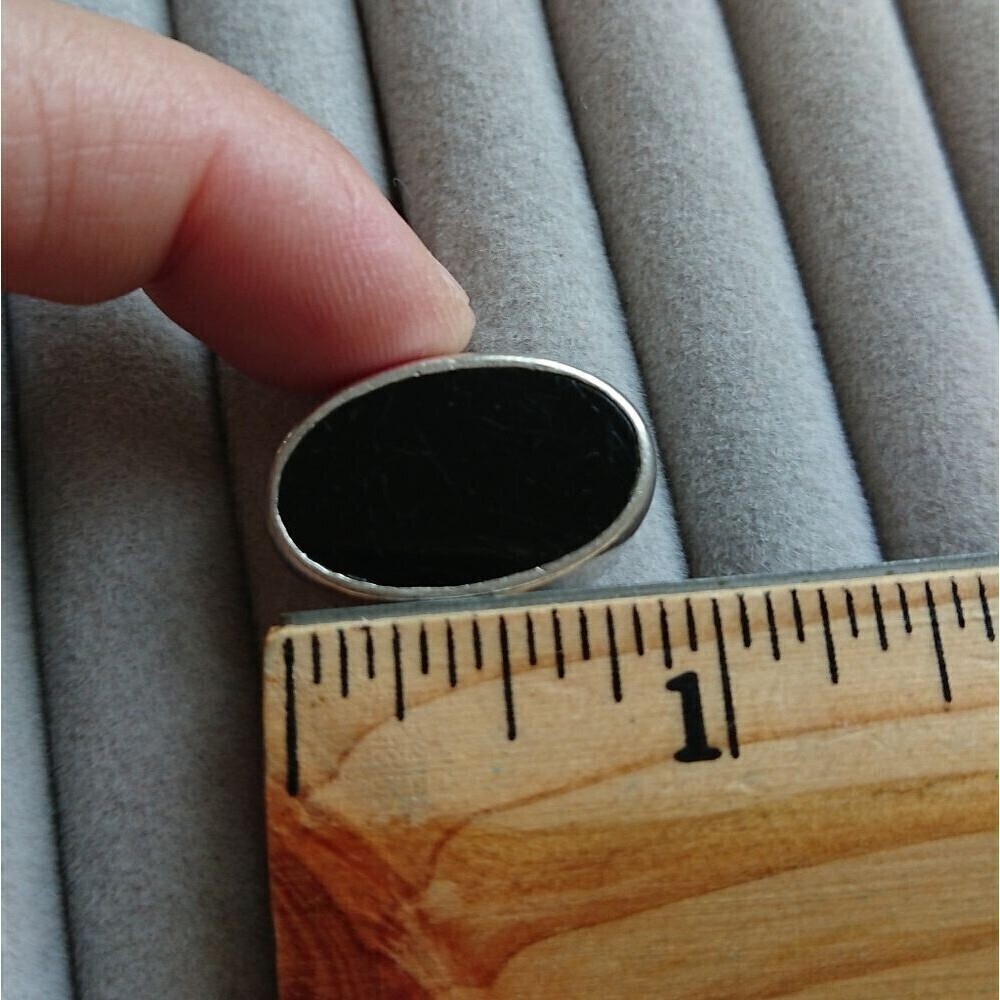 Italy OVAL BLACK ENAMEL SIGNET RING - Picture 4 of 8